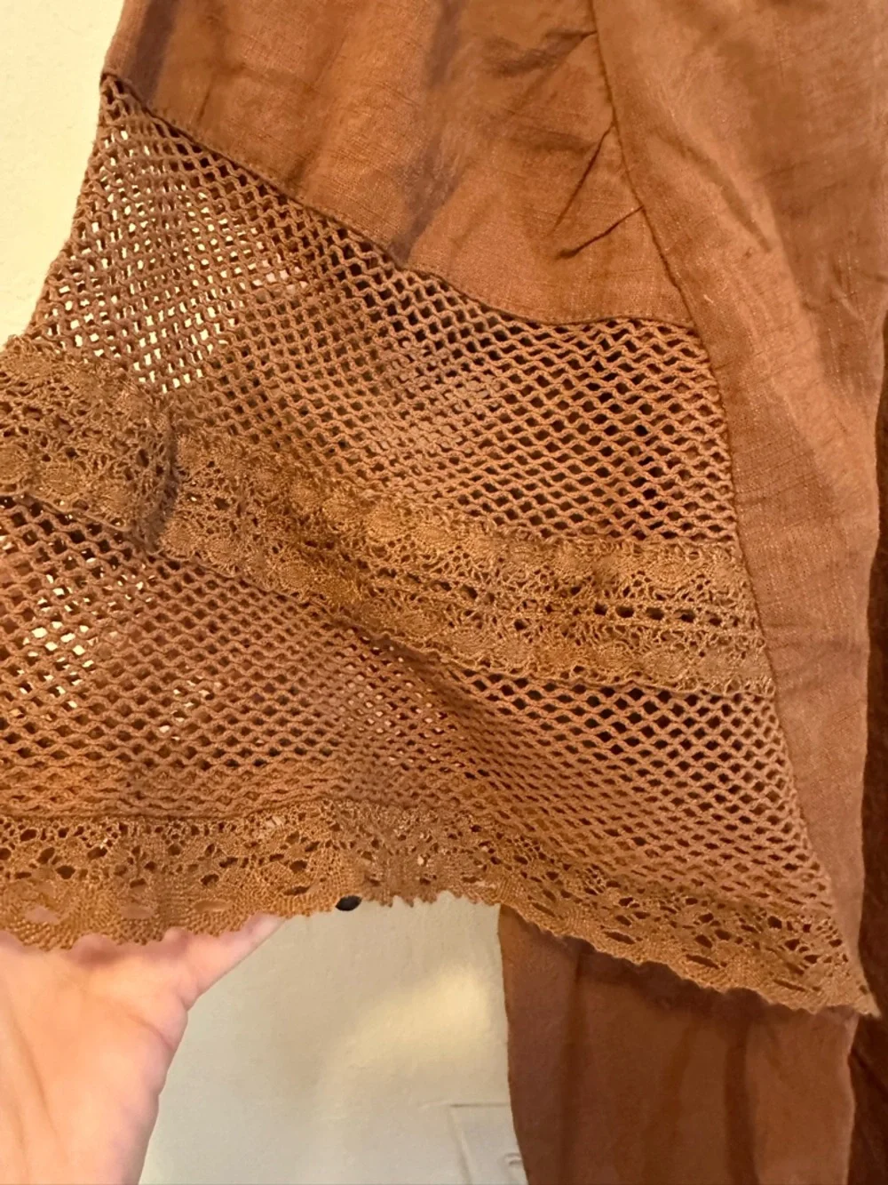 Ladies Old Navy rust colored blouse with lace accents size Medium NWT - Picture 3 of 15